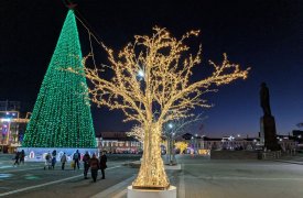 В Туле новогоднюю елку на площади Ленина начали разбирать 20 января
