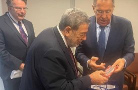 Глава российского МИД Лавров подарил тульские пряники коллегам из Сент-Винсента и Гренадин 