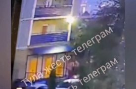 В Туле возле многоэтажки на улице Кутузова в Пролетарском округе нашли тело обнаженного мужчины