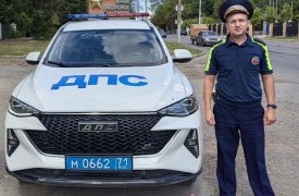 Тульский инспектор ДПС помог найти маму потерявшейся девочке 