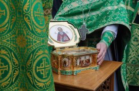 В Алексин Тульской области передали частицы Честного и Животворящего Креста Господня и святых мощей 