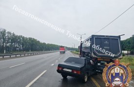 «Девятка» протаранила фуру на трассе М-4 в Веневском районе Тульской области