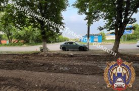 В Новомосковске автоледи вылетела с дороги в столб