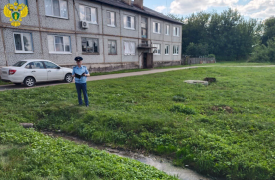 Прокуратура заставила администрацию отвечать за канализационный потоп во дворе дома в Каменском районе Тульской области
