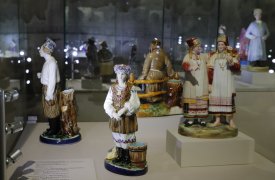 Выставка фарфоровой скульптуры «Народы России» открылась в тульском Историческом музее