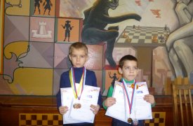 Юные туляки стали лучшими в молниеносной игре в шашки