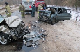 В Тульской области в лобовом столкновении двух автомобилей погибла женщина