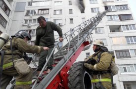 В Туле огнеборцы спасли из горящей квартиры мужчину и кота