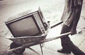Житель Алексина украл телевизор из общежития