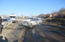 Под Тулой на встречке столкнулись «Семерка» и «Приора»