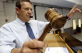 В Туле с молотка продадут баню, квартиру, кафе и троллейбусную линию