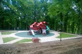 В Платоновском парке установили детскую площадку