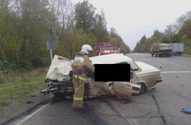 На тульской трассе из покорёженного автомобиля спасатели извлекли три трупа