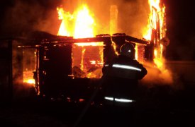 В результате пожара в Алексинском районе от дачи остались одни угли