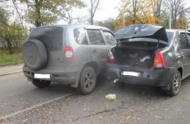 В Туле на улице Автомобилистов столкнулись три автомобиля