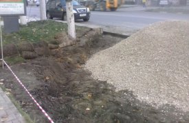 В Туле на ул. Первомайской по непонятным причинам взрыли газон