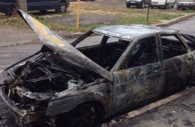 В Туле в Городском переулке сгорела неизвестно откуда взявшаяся «двенашка». ФОТО