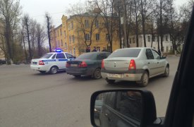 В Туле на ул. Кирова «Мицубиси» подбил «Школу»