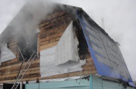 В Алексине сгорел дом под дачу