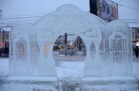 В Туле на площади Ленина появились ледяные арки и Левша