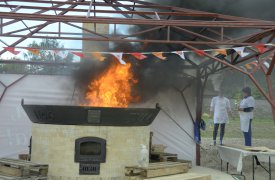 Для туляков испекли более полутора тысяч блинов на гигантской сковороде