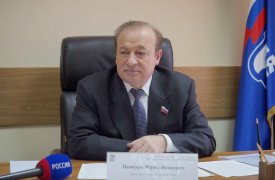 Мэр Тулы Юрий Цкипури поздравил новых депутатов школьной Думы