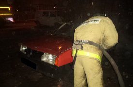 Ночью в Щекино сгорели сразу 3 автомобиля