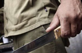 В Туле слесарь не захотел выполнять поручение директора и ударил его ножом в лицо